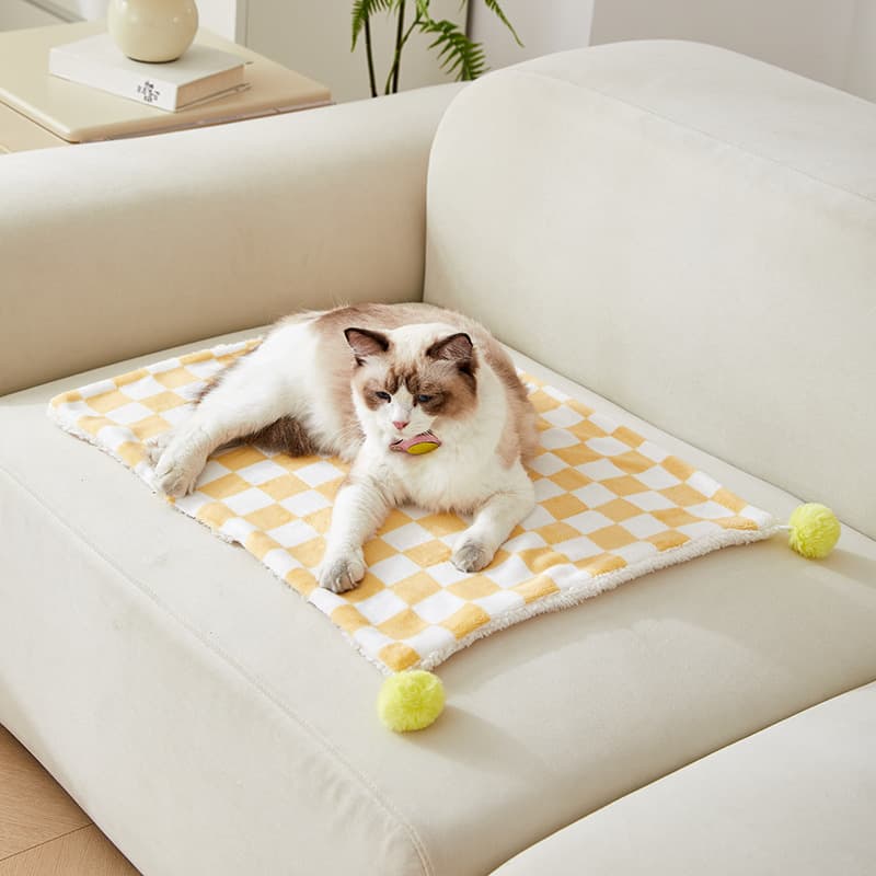 Tapis de couchage pour chat à carreaux jaunes (50 × 40 cm) — Chats (photo 1 sur 2)