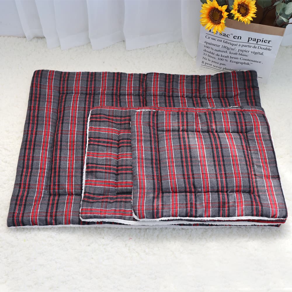 Matelas de couchage matelassé à carreaux pour chien (taille L) — Chiens (photo 1 sur 2)